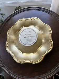 Sur la table Baroque Metallic Gold Melamine Chargers 13” New Set Of Four - Picture 1 of 5