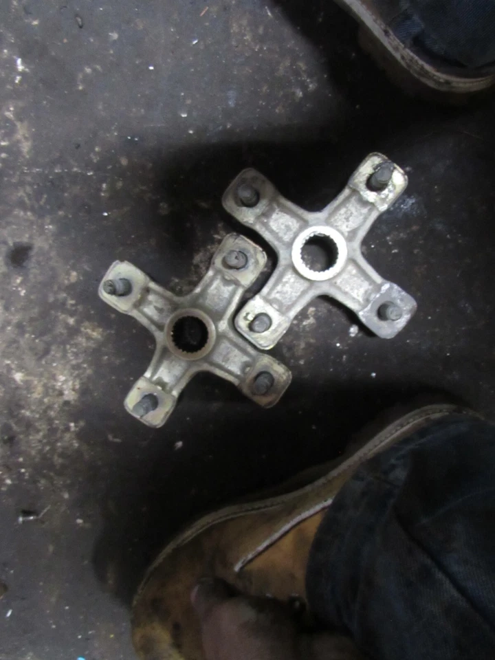 Yamaha YFM350 X WARRIOR 1999 bujes de rueda trasera izquierda derecha Foto 1 de 1