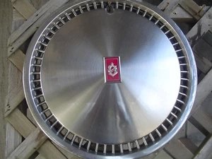 ONE OLDS OLDSMOBILE 80 90 WHEEL COVERS JETSTAR CUSTOM CRUISER HUBCAP WHEEL COVER - Picture 1 of 2