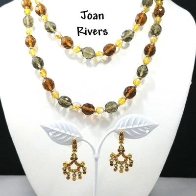 Joan Rivers colar de contas de vidro verde topázio amarelo e brincos pós-gota, década de 1990 - Imagem 1 de 4