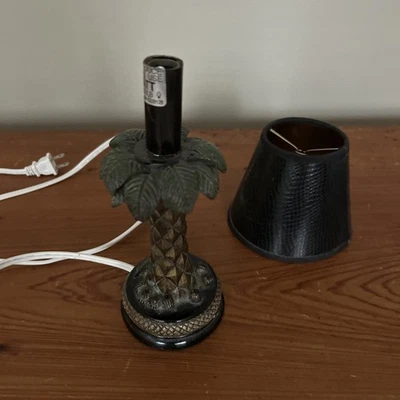 "Luz nocturna Palm Tree 8,25"" de alto con interruptor de encendido/apagado de pantalla" Foto 1 de 4