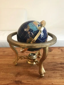 Globus Lapislazuli mit Edelsteinen, Kompass und vergoldetem Messing Ständer - Bild 1 von 8