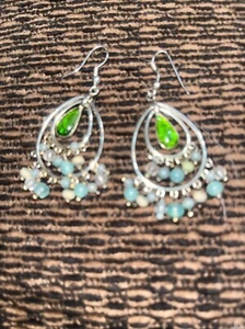 LIZ CLAIBORNE Green Beaded Earrings Gold Tone Boho Festival Party Hippie - Picture 1 of 3