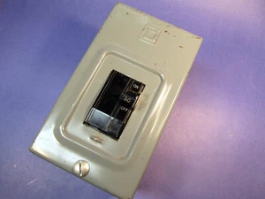 Square D QO-2 Load Center 2 Circuit 40 A Buss With QO 230 Breaker - Picture 1 of 3