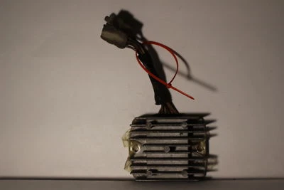 YAMAHA SR500 RZ350 XC180 XC200 RETIFICADOR REGULADOR DE TENSÃO (TOVR46) - Imagem 1 de 4