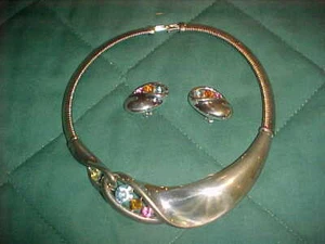 GIVENCHY BIJOUX VINTAGE SILVERTONE NECKLACE, EARRINGS COLORED ACCENTS SET #107 - Bild 1 von 11