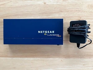 Hub Ethernet double vitesse Netgear 6 ports 10/100 avec bouton de liaison montante - Modèle DS106 - Photo 1/6