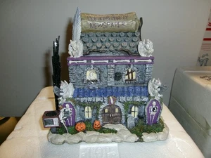 Hawthorne Village - Die Munsters MORTICIAN'S MONATSZEITUNG mit Licht & Echtheitszertifikat - Bild 1 von 12