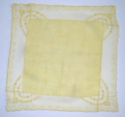 VINTAGE HANKY YELLOW LINEN WITH YELLOW LACE NETTING EDGES W/FLORAL DESIGNS - Image 1 of 4