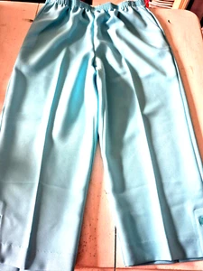 NWT - Alfred Dunner  Aqua Classic Fit Capris- 10 - Picture 1 of 3