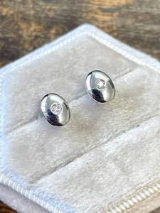 Orecchini a perno ovale in oro bianco 18 kt con diamanti - Foto 1 di 4