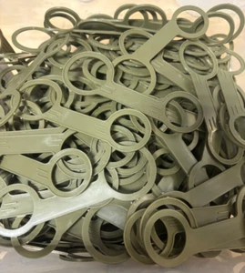 Made In U.S.A 3 Bulk USGI Canteen Cap Straps US Military 1 & 2 Quart Coperchio - Foto 1 di 2
