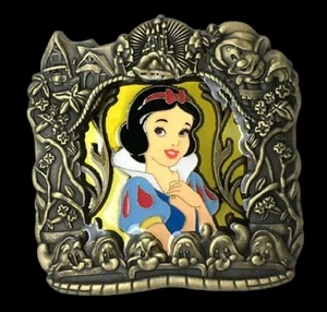 Disney WDI - Stained Glass Princess Series - Snow White LE300 Pin - Picture 1 of 2