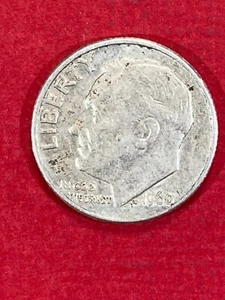 1960 D United States 10 Cent Silver Coin Circulated - Picture 1 of 2