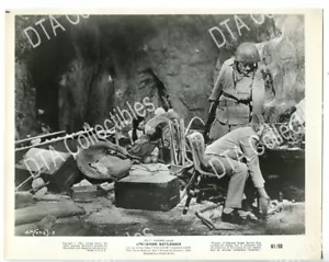 OPERATION BOTTLENECK-1961-8 X 10-STILL-DRAMA-WAR-WWII-MIIKO TAKA-RON FOST VG - Picture 1 of 1