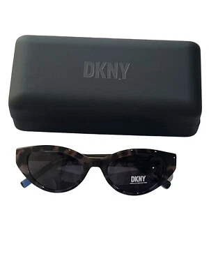 Gafas de sol DKNY en azul moca degradado tort Foto 1 de 4