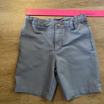 Pantalones cortos de golf Under Armour grises con cintura ajustable talla 6 para niños Foto 1 de 4