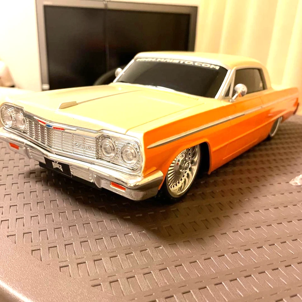 Maisto 1/10 RC Classic 1965 Impala Elektroauto LED Scheinwerfer Sammlerstück ... - Bild 1 von 4