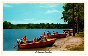 Cartolina d'epoca bordo bianco inferno Michigan MI. Paradiso nautico vecchie barche sul lago - Foto 1 di 2