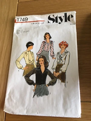 1976 ORIGINAL STYLE  SEWING PATTERN 1749 Blouse & scarf size 12 CUT  FREE P&P - Image 1 of 4