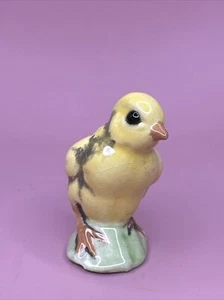 Pollito de Pascua amarillo de cerámica esmaltada vintage de pie - Imagen 1 de 5