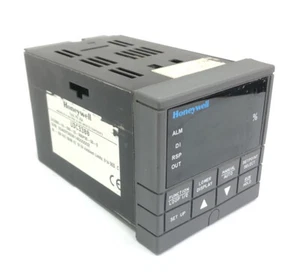 Honeywell UDC3300 Digital Temperature Controller DC330B-E0-000-20-000P00-00-0 - Picture 1 of 15