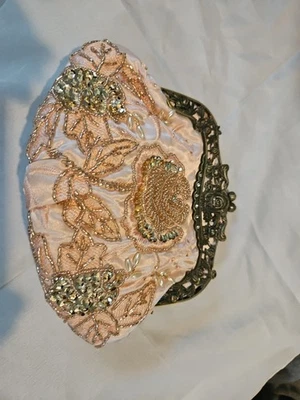 Cartera de hombro o muñeca vintage victoriana elegante con cuentas de rosa Foto 1 de 4
