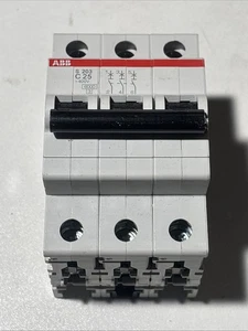 ABB S203 C25 25 Ampere 3-polig VAC Leitungsschutzschalter - Bild 1 von 2