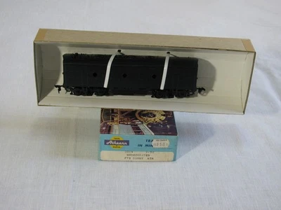 NIOB Vtg Athearn HO Scale RTR F7B Dummy Locomotive 3024, Undecorated, Black - Image 1 of 4