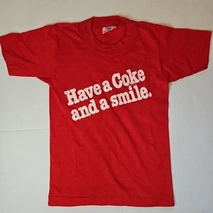 T-shirt Coca-Cola vintage anni 70 "Avere una coca cola e un sorriso". Gioventù: S (6-8) - Foto 1 di 10