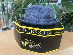 Cappello Fedora Dobbs 5th Avenue Uomo Taglia 7 Grigio Tweed Piuma NOS Fatto a Mano - Foto 1 di 8