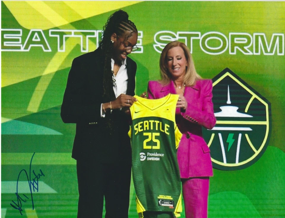 DOMINIQUE MALONGA Signed 8.5 x 11 Photo WNBA Basketball SEATTLE STORM France - Image 1 of 1