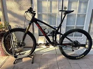 Trek Slash 9.9 Large Bike - 2017 - Picture 1 of 5