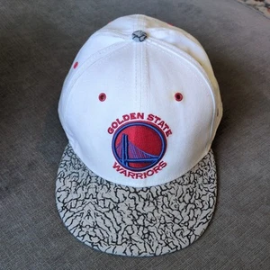 Sombrero GOLDEN STATE WARRIORS NBA New Era Ajustado 8 Ala Estampada Elefante Blanco - Imagen 1 de 8