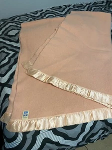 Kenwood Wool Vintage Peach Salmon 59x83 Blanket Silk Trim - Picture 1 of 3