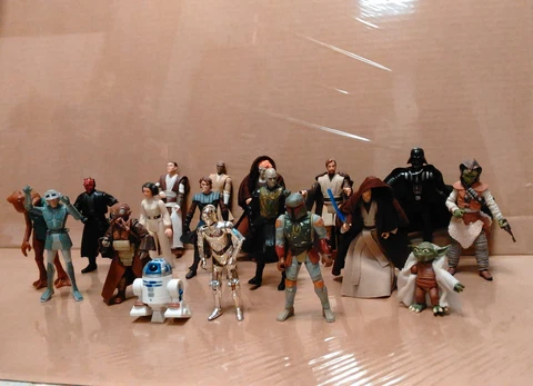 Star Wars 3.75 Figures Lot of 18 - Galen C-3PO Darth Bane Wooof Zuckuss Leia Cover