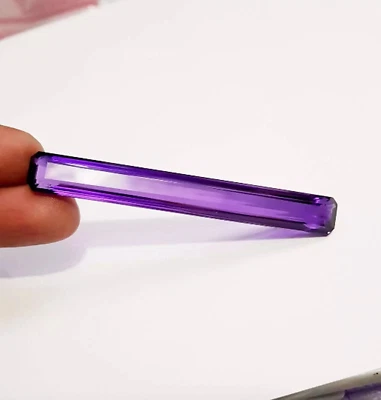 Hermosa piedra preciosa natural certificada con forma de baguette de amatista púrpura de 63,80 quilates Foto 1 de 4