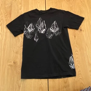 Vintage Volcom Men Size S Black T Shirt Y2K Diamond aop Logo Skate Tee Back Hit - Picture 1 of 4