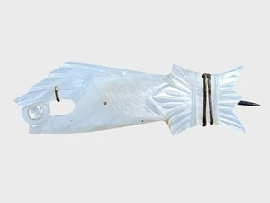 Vintage Mother Of Pearl Hand-Shaped Brooch With C-Clasp - Picture 1 of 2