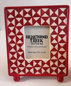 Patrón de edredón marco de fotos rojo y blanco Enesco Home Jim Shore Heartwood Creek - Imagen 1 de 7