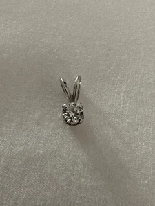 Beautiful .30 Diamond 14k White Gold Pendant With 20 Inch 14 K Box Chain. - Picture 1 of 4