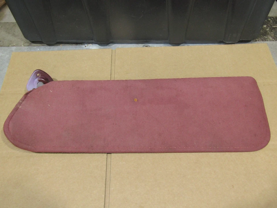 Chevrolet C1500 C2500 C3500 1995-1999 OEM lado del pasajero parasol (pequeños desgarros) Foto 1 de 4