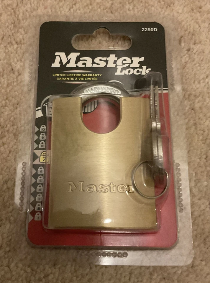 Master locks Padlock Size 7 With 2 Keys - Image 1 of 1