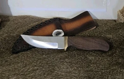 HERMOSO CUCHILLO DE CAZA ARTESANAL DE NOGAL NEGRO HOJA SS CON FUNDA 9" DE LONGITUD  Foto 1 de 4