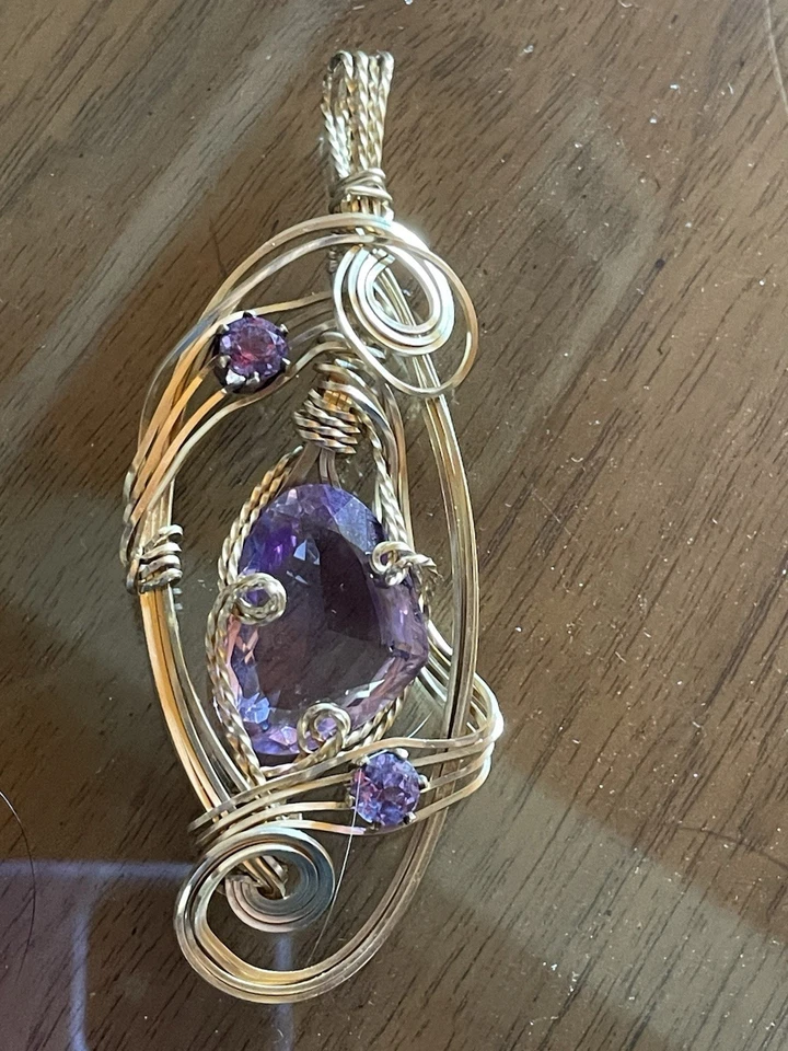 Collar amuleto colgante de alambre de oro de amatista genuina hecho a mano Foto 1 de 3
