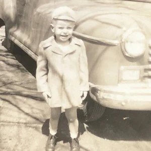 Vintage 1940s Car Photo w Toddler Boy Child "BUDDY BOWLER" Snapshot Candid KIDDO - Picture 1 of 5