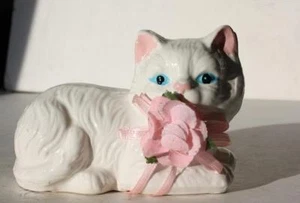 Cat Figurine Flower Blue Eyes White Persian Ceramic Porcelain Hand Painted --- - Picture 1 of 1