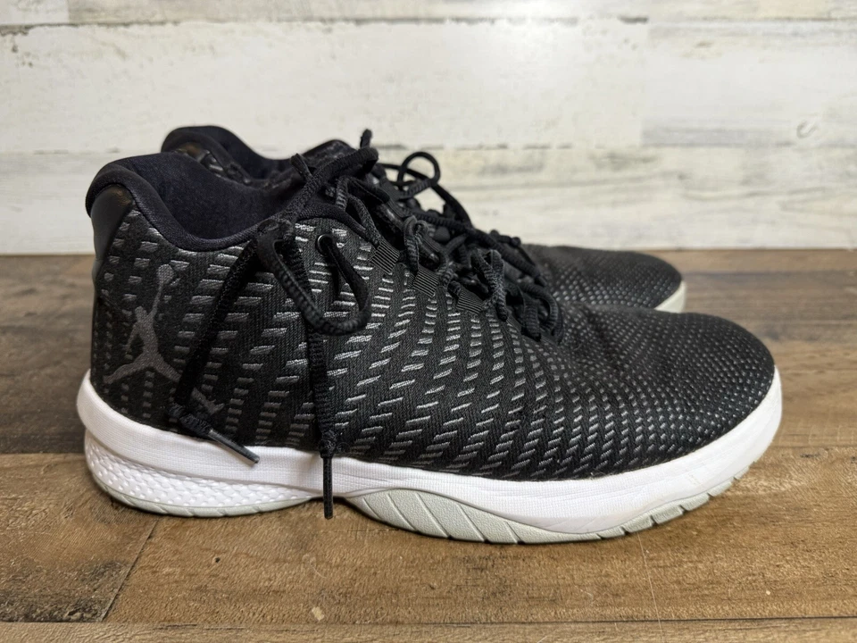 Баскетбольные кроссовки Nike Air Jordan B.Fly черные серебристые размер 10,5 #881444 - Изображение 1 из 4