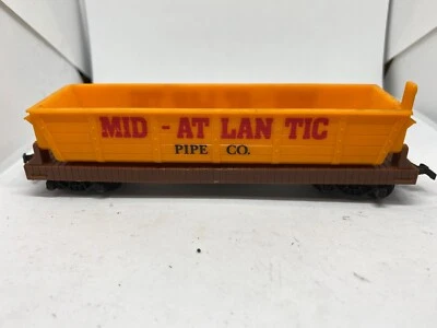 H. O. Scale Mid Atlantic container car, with dumping feature, yellow, 1:87 scale - Image 1 of 4
