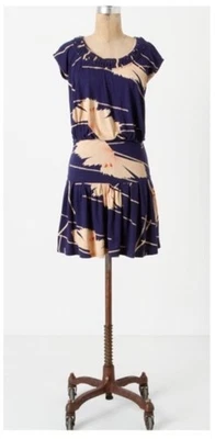 Vestido de jersey Leifnotes Scattered Stellata azul médio estampa geográfica Anthropologie - Imagem 1 de 4